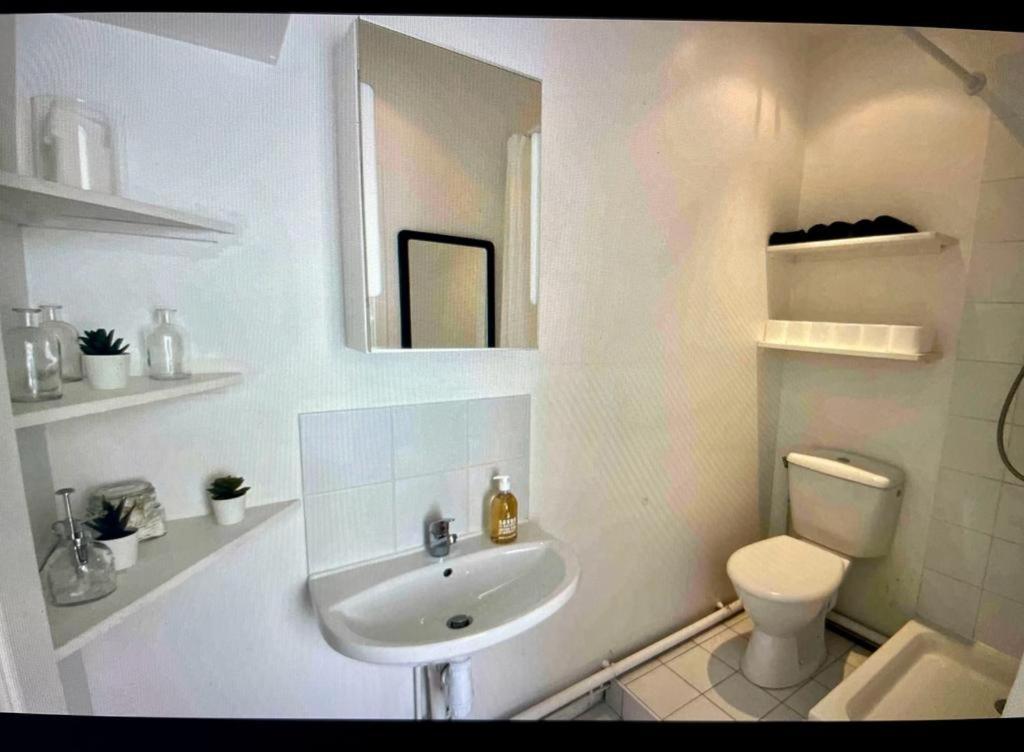 Cute One Bedroom In Le Marais Paris Exterior foto